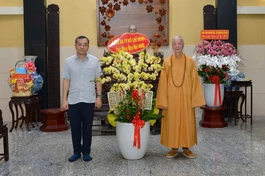 Phó Giám đốc Công an TP.HCM đã đến chùa Huê Nghiêm thăm và chúc Tết Đức Pháp chủ GHPGVN