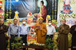 Đại diện lãnh đạo Ban Dân vận Thành ủy TP.HCM thăm và chúc Tết Ban Trị sự quận 1