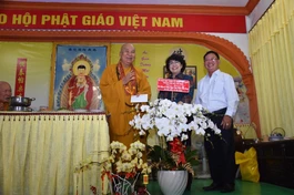 Lãnh đạo Ủy ban MTTQVN TP.HCM thăm chùa Vạn Thọ nhân ngày Thầy thuốc Việt Nam