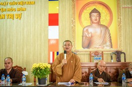 Thượng tọa Thích Minh Thanh, Trưởng ban Trị sự GHPGVN huyện Hóc Môn phổ biến kế hoạch tổ chức Đại lễ Phật đản và An cư kiết hạ