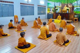 Hòa thượng Thích Giác Nhân sách tấn chư Tăng tại hạ trường tịnh xá Ngọc Đạt