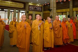 Chư tôn đức Ban Trị sự Phật giáo TP.HCM viếng tang Hòa thượng Thích Giác Lai