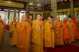 Chư tôn đức Ban Trị sự Phật giáo TP.HCM viếng tang Hòa thượng Thích Giác Lai