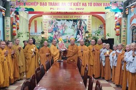 Ban Trị sự Phật giáo quận 1 cúng dường trường hạ tổ đình Vạn Thọ