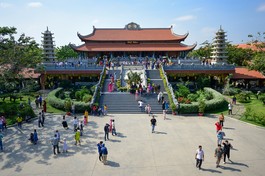 Tu viện Vĩnh Nghiêm (Q.12), điểm đến ưa thích của người dân TP.HCM trong ngày Rằm tháng Giêng 