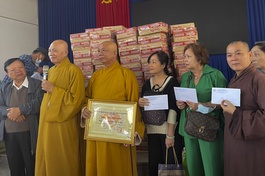Ban Trị sự Phật giáo H.Nhà Bè tặng quà người dân khó khăn tỉnh Lâm Đồng 