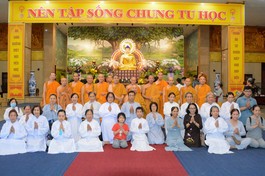 Cúng dường tại hạ trường Pháp viện Minh Đăng Quang (TP.Thủ Đức)