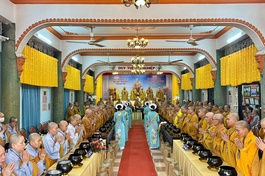 Lễ dâng y, sớt bát cúng dường tại tổ đình Vạn Thọ (Q.1)