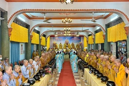 Lễ dâng y, sớt bát cúng dường tại tổ đình Vạn Thọ (Q.1)