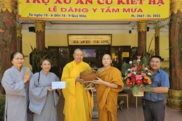 Thượng tọa Thích Pháp Châu thăm các hành giả hệ phái Phật giáo Nam tông Kinh đang an cư tại chùa Tam Bảo