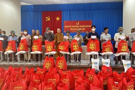 Trao tặng 150 phần quà Tết đến người dân có hoàn cảnh khó khăn tại Tiền Giang