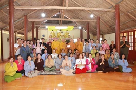 Chư Tăng, Phật tử chùa Huyền Trang (H.Nhà Bè) cúng dường hơn 300 tự viện 