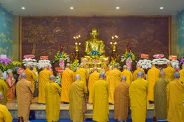 Chư tôn đức lãnh đạo T.Ư GHPGVN dâng hương tưởng niệm nhân 70 năm Tổ sư Minh Đăng Quang - khai sáng hệ phái Khất sĩ vắng bóng (1954-2024) tại pháp viện Minh Đăng Quang - Ảnh: Quảng Đạo/BGN