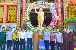 Đoàn lãnh đạo Ủy ban MTTQVN TP.HCM, Quận ủy Q.1 thăm Ban Trị sự Phật giáo Q.1 - Ảnh: Quảng Đạo