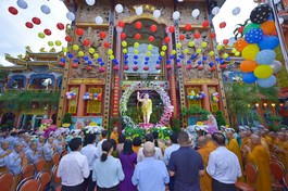 Đại lễ Phật đản Phật lịch 2568 của Phật giáo Q.1 tại tổ đình Vạn Thọ - Ảnh: Quảng Đạo/BGN