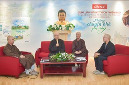 Buổi giao lưu, ra mắt sách "Những chuyến phà qua sông", tập 4 trong bộ sách "Quăng đời mình vào chốn thiền môn" của Hòa thượng Thích Thiện Bảo tại trụ sở tòa soạn Báo Giác Ngộ, sáng 3-8 - Ảnh: Quảng Đạo