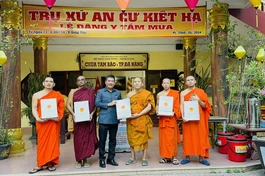 Đoàn Tổng Lãnh sự nước Việt Nam tại Paksé (Lào) thăm các hành giả an cư tại chùa Tam Bảo (Đà Nẵng)