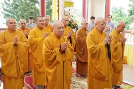 Chư tôn đức Ban Trị sự GHPGVN TP.HCM viếng tang Ni trưởng Thích nữ Lệ Thủy - Ảnh: Như Danh/BGN