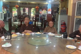 Chư tôn đức Thường trực Ban Trị sự GHPGVN Q.8 họp chuẩn bị Đại lễ Phật đản tại chùa Long Hoa 