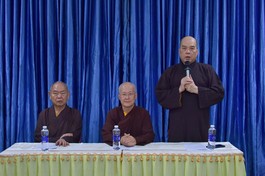 Thượng tọa Thích Truyền Cường chủ trì phiên họp của Ban Trị sự Phật giáo Q.5 vào chiều 8-4 - Ảnh: Quảng Đạo/BGN