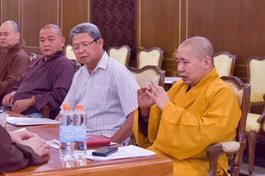 Thượng tọa Thích Thanh Tuấn chủ trì buổi họp của Ban Lưu trú và Vận chuyển đại biểu Đại lễ Vesak Liên Hiệp Quốc 2025 vào sáng 17-4 - Ảnh: Quảng Đạo/BGN