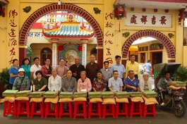 Trao tặng 250 phần quà đến các hoàn cảnh khó khăn tại chùa Long Hoa (Q.8)