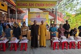 Đoàn Phật giáo người Hoa TP.HCM tặng quà người dân khó khăn tại tỉnh Vĩnh Long
