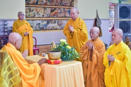 Chư Tăng thực hiện nghi thức tác pháp Tự tứ - Ảnh: Quảng Đạo/BGN