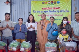 Chư Tăng tịnh thất An Lạc trao tặng 300 phần quà đến người dân nhân Đại lễ Vu lan - Báo hiếu Phật lịch 2569 - Ảnh: Quảng Đạo/BGN