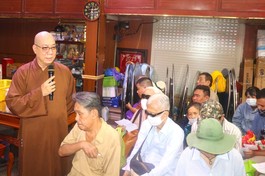 Chùa Phổ Hiền, Vĩnh Hạnh, Lộc Dã và tịnh xá Ngọc Sơn (TP.HCM) trao quà mùa Vu lan - Báo hiếu