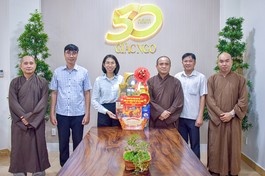 Thượng tá Phạm Thị Yến Bình, Phó Trưởng phòng An ninh nội địa - Công an TP.HCM thăm và chúc Tết đến tập thể Báo Giác Ngộ vào chiều 28-1 - Ảnh: Quảng Đạo/BGN