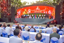 Khai mạc Ngày hội "Xuân đoàn kết - Tết nghĩa tình" tại Công viên Văn hóa Đầm Sen vào chiều 31-1 - Ảnh: Quảng Đạo/BGN