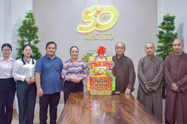 Đoàn lãnh đạo Đảng ủy - HĐND - UBND - Ủy ban MTTQVN phường Xuân Hòa thăm Báo Giác Ngộ vào chiều 5-2 - Ảnh: Quảng Đạo/BGN