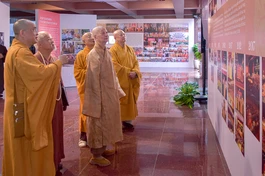 Đại lão Hòa thượng Thích Trí Quảng cùng chư vị lãnh đạo Phật giáo TP.HCM nhìn lại chặng đường phát triển của GHPGVN qua các thời kỳ tại triển lãm "45 năm Giáo hội Phật giáo Việt Nam: Phát triển cùng đất nước - Bước vào kỷ nguyên mới" - Ảnh: Quảng Đạo/BGN