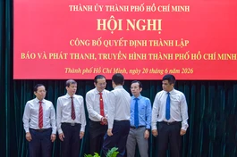 Ông Lê Văn Minh, Thành ủy viên, Bí thư, Chủ tịch HĐND phường Diên Hồng được bổ nhiệm làm Tổng Giám đốc Báo và Phát thanh, Truyền hình TP.HCM - Ảnh: Quảng Đạo/BGN