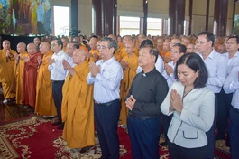 Chư tôn đức lãnh đạo Giáo hội, Ban Trị sự GHPGVN TP.HCM và chính quyền TP.HCM tham dự lễ tưởng niệm - Ảnh: Quảng Đạo/BGN