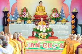 Hòa thượng Thích Bảo Nghiêm sách tấn hành giả an cư tại hạ trường chùa Bảo Nam