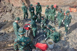 Lực lượng làm nhiệm vụ đã phát hiện, quy tập 358 bộ hài cốt liệt sĩ tại Công viên Lê Thị Riêng (P.Hòa Hưng, TP.HCM) - Ảnh: Quảng Đạo/BGN