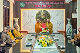 Thượng tọa Thích Tâm Chính trao quyết định thành lập Ban Quản trị tịnh xá Linh Sơn (xã Thắng Lợi)