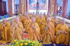 Chư Tăng, Ni liên phường Tân Định, Sài Gòn, Bến Thành, Cầu Ông Lãnh (TP.HCM) cùng nhau về tổ đình Vạn Thọ (P.Tân Định, TP.HCM) thực hiện nghi thức tác pháp Tự tứ, khánh tuế chư vị tôn túc Hòa thượng - Ảnh: Quảng Đạo/BGN