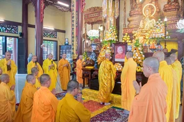 Chư Tăng cử hành lễ cúng ngọ theo nghi lễ Phật giáo truyền thống kinh đô Phú Xuân đối với các bậc Trưởng lão nhân húy nhật Trưởng lão Hòa thượng Thích Minh Châu - Ảnh: Quảng Đạo/BGN