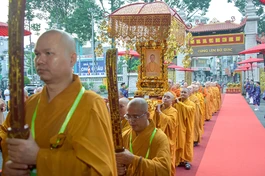 Cung rước giới bổ và di ảnh Trưởng lão Hòa thượng Thích Thanh Kiểm về Việt Nam Quốc Tự - Ảnh: Quảng Đạo/BGN