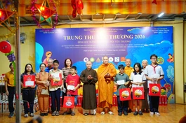 Chương trình trao tặng 60 phần học bổng khuyến học đến các em có hoàn cảnh khó khăn, trẻ mồ côi, trong đó có những trường hợp mồ côi do ảnh hưởng của dịch Covid-19, cùng các học sinh nghèo, hiếu học trên địa bàn TP.HCM
