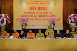 Thượng tọa Thích Thọ Lạc phát biểu tại Hội nghị