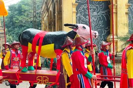 Tái hiện lễ Tiến xuân ngưu - Ảnh: CMK/BGN