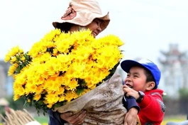 Bên con có mẹ. Ảnh minh họa