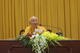 HT.Thích Minh Thông giáo giới cho chư Ni tại cơ sở 2 của Học viện - Ảnh: Ban TT nội viện Ni