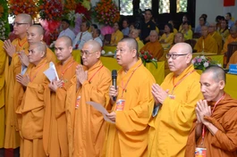 Thượng tọa Thích Minh Thanh, tân Trưởng ban Trị sự GHPGVN huyện Hóc Môn thay mặt tân Ban Trị sự nhiệm kỳ 2021-2026 phát biểu nhận nhiệm vụ