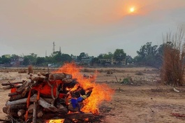 [Video] Trà-tỳ nhục thân Hòa thượng Giáo sư Phật học Satyapala theo phong tục hỏa thiêu của Ấn Độ