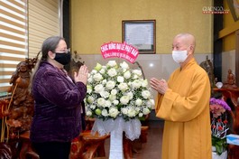 Tổng Lãnh sự Hoa Kỳ tại TP.HCM Marie Damour thăm Trưởng lão Hòa thượng Thích Trí Quảng